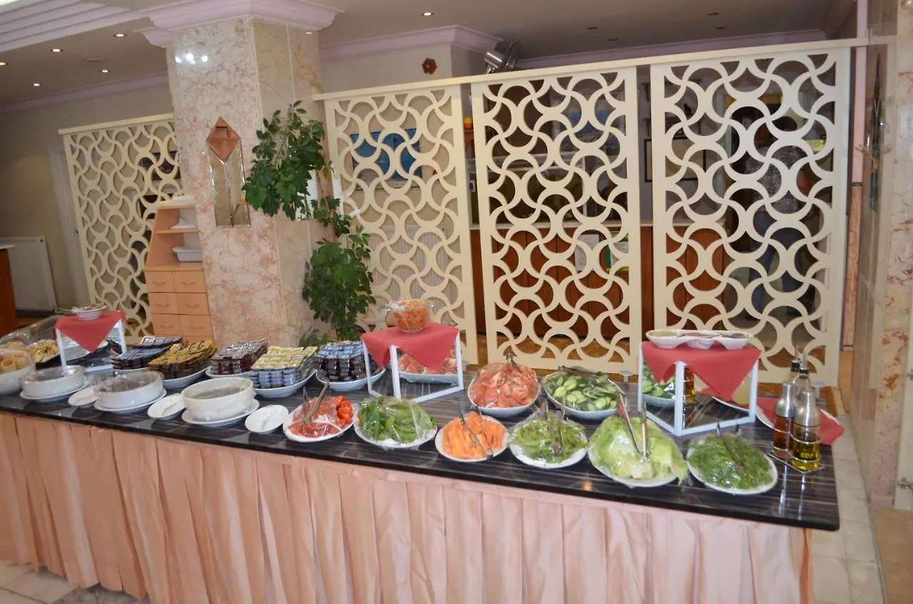 Megas Hotel Ayvalı 3*,